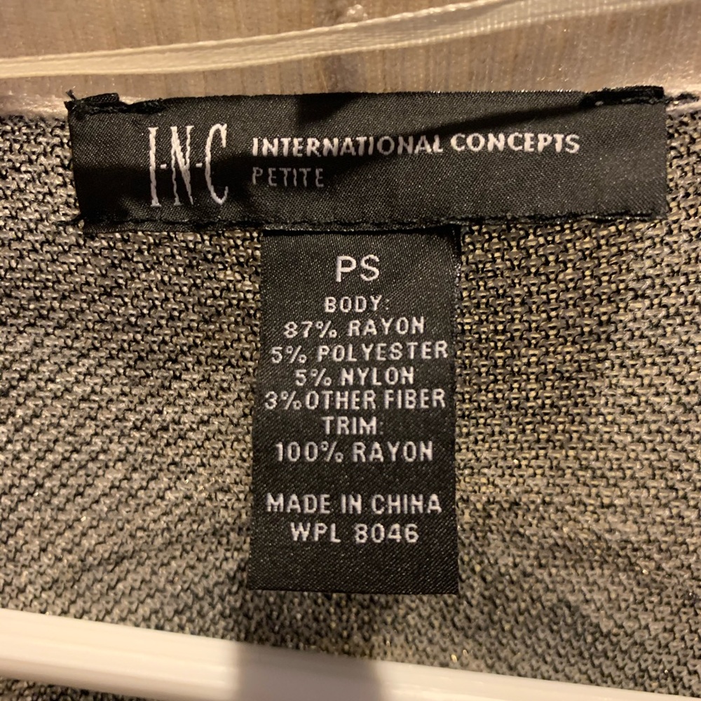 Pattern Sweater - Picture 3 of 3